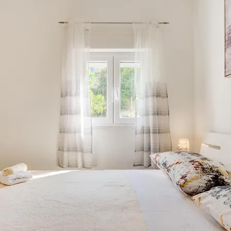 Ujevic Homestay *